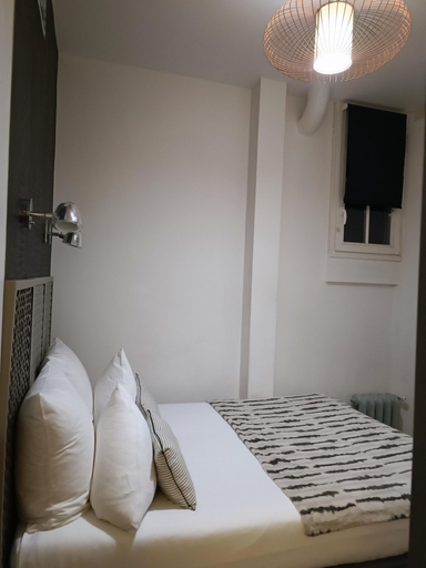 Room 2, Marais Lovely Notre Dame C, Paris