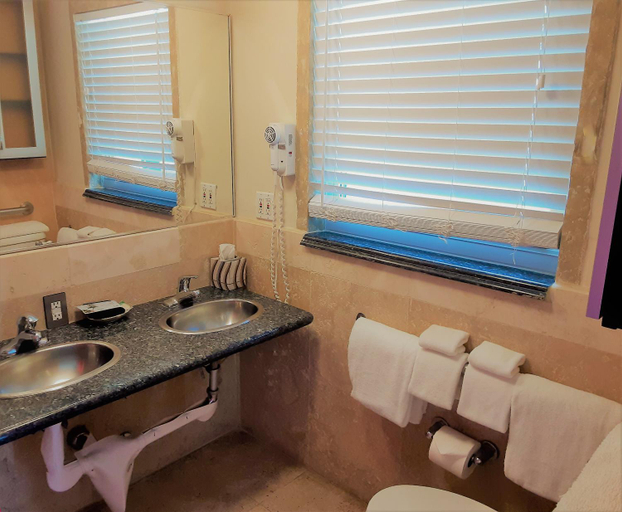 Bathroom 3, Manhattan Tower Apartment Hotel, Broward