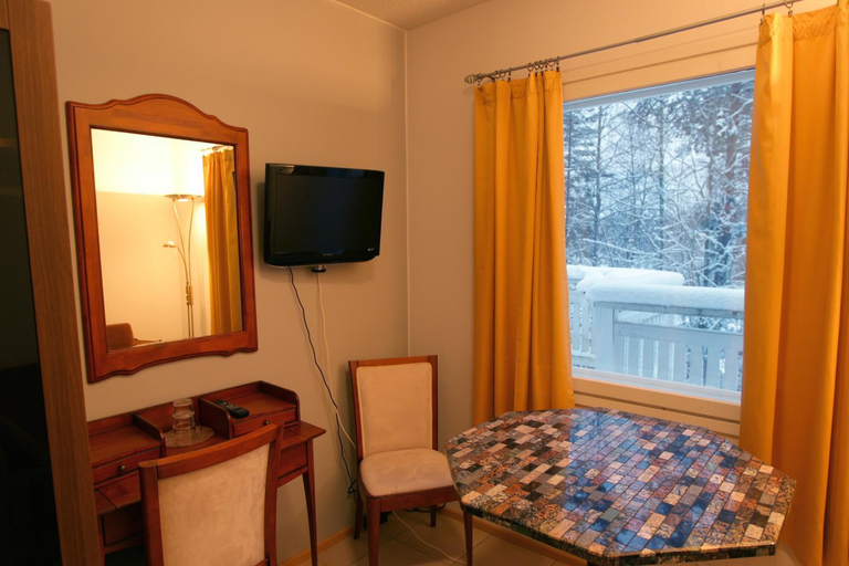 Others 2, Hotel Urkin Piilopirtti, Pirkanmaa
