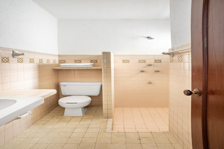 Bathroom, Hotel Dpas 52, Mérida
