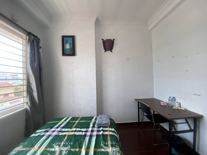 Room 2, Combretrata, Mean Chey