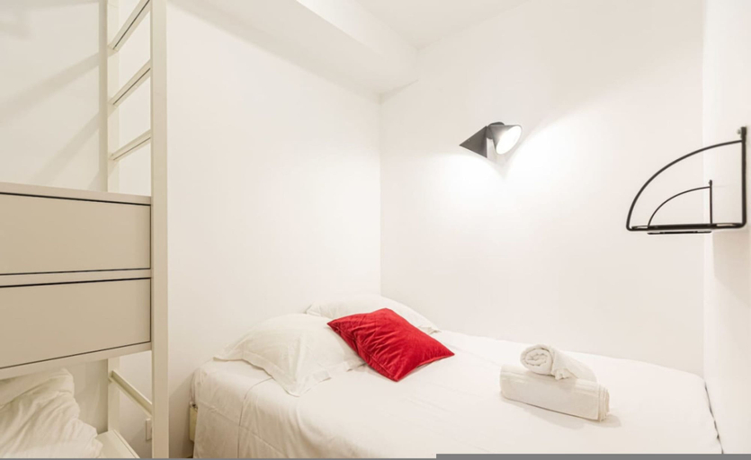 Room 4, Retaillons2 8pax in Bordeaux, Gironde