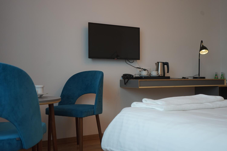 Bedroom 3, HOTEL Art Cafe, Nakło