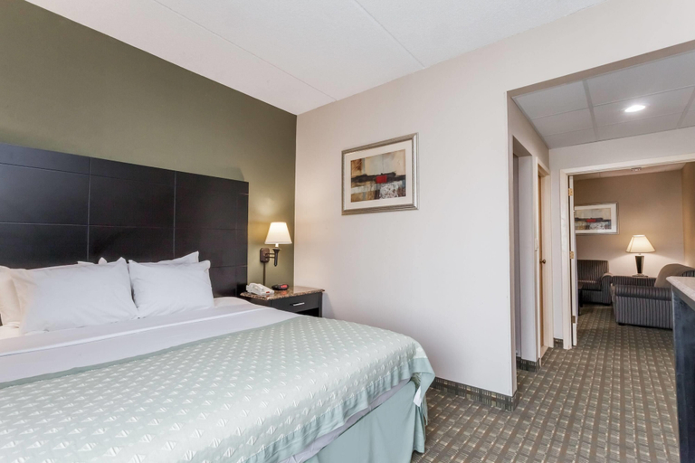 Bedroom 3, Ramada by Wyndham Newburgh/West Point, Orange