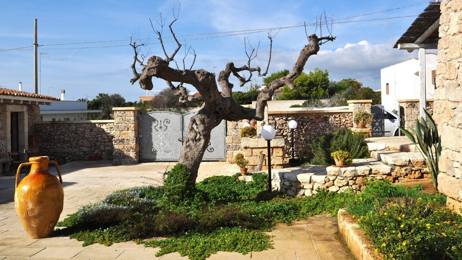 Exterior & Views 2, Trulli Malaspina Puglia Online, Lecce