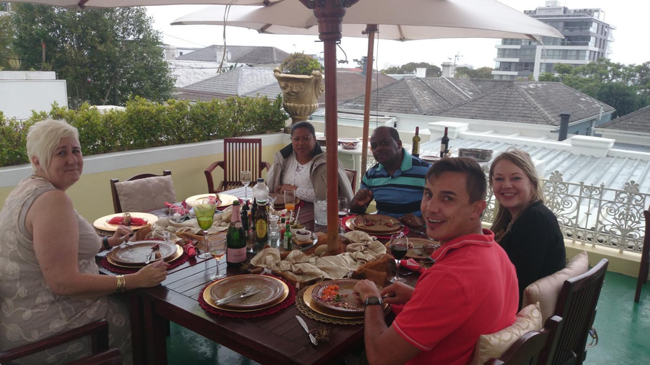 Food & Drinks 4, Green Point Apartment walking Distance to Stadium, City of Cape Town