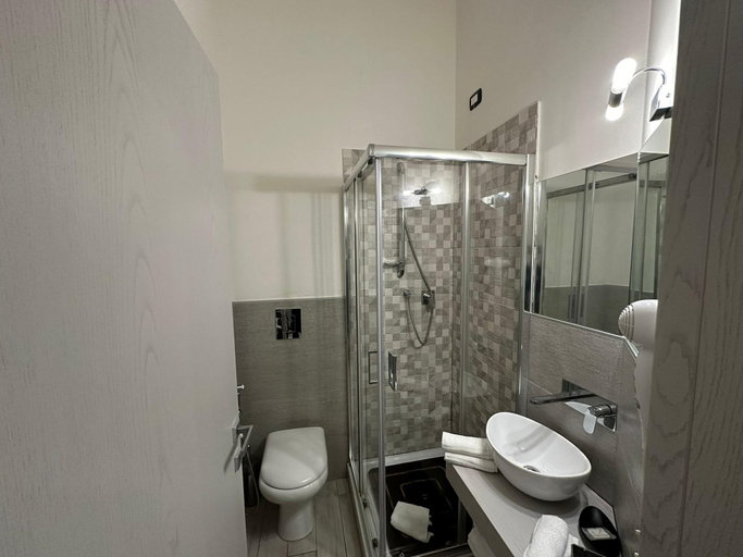 Bathroom 5, Residenza Suarez, Napoli