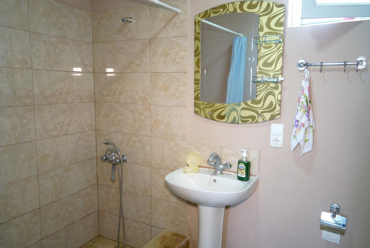 Bathroom, Mimino Guest House, Tskaltubo