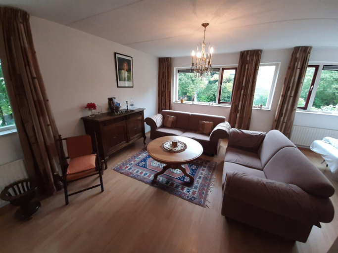 Others 2, Comfy Holiday Home in Hoorn With French Balcony, Hoorn