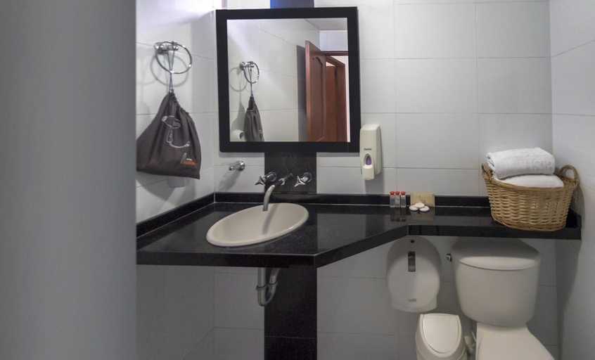 Bathroom 4, Buena Vista, Bucaramanga