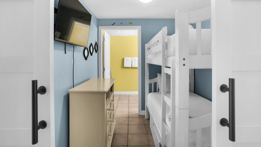 Bedroom 2, Amazing Gulf Views! Spa, Pool, Tiki Bar and More!, Bay