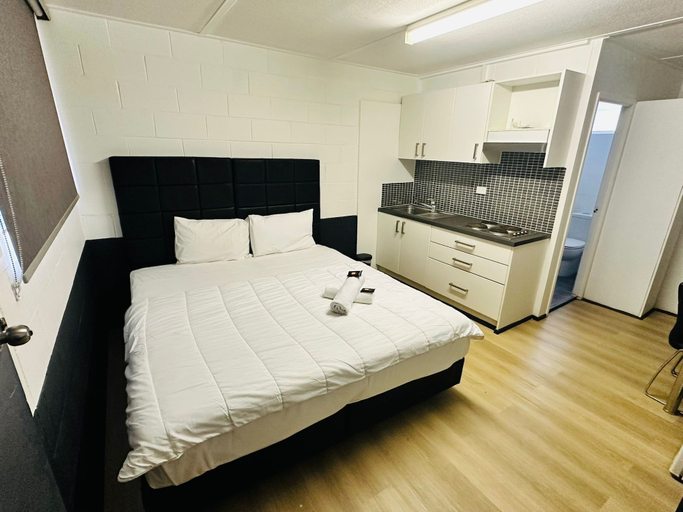 Bedroom 2, BAN BAN SPRING ROADHOUSE AND MOTEL, Gayndah