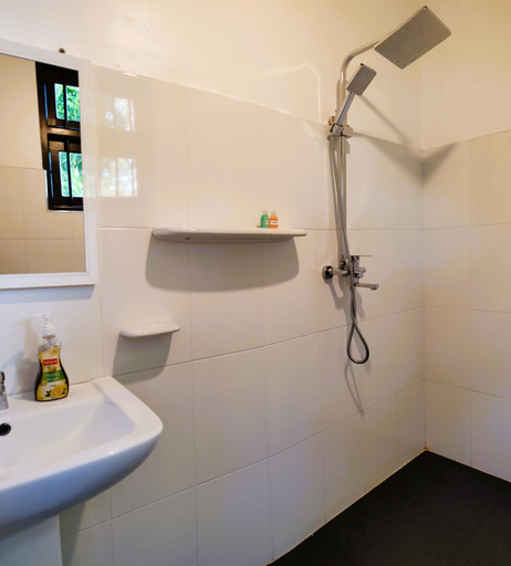 Bathroom 3, Ashiyana, Weligama