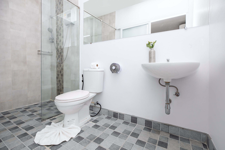 Bathroom 5, Tropical Living in Modern Villa Lancelot, Pulau Phuket