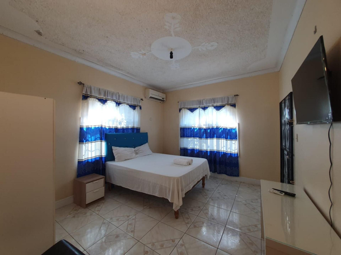 Room 5, Sandy Bay Paradise Retreat - 7 Bedrooms