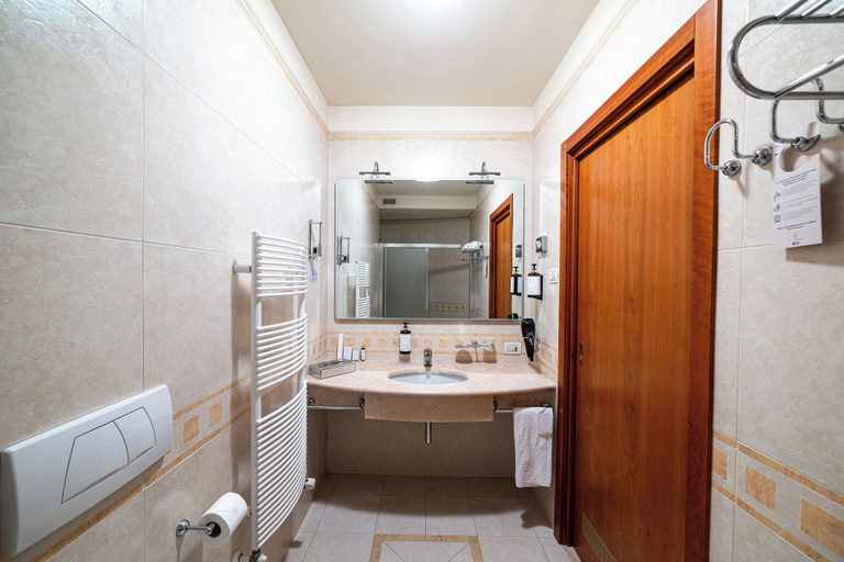 Bathroom 4, PHI Hotel Astoria, Treviso