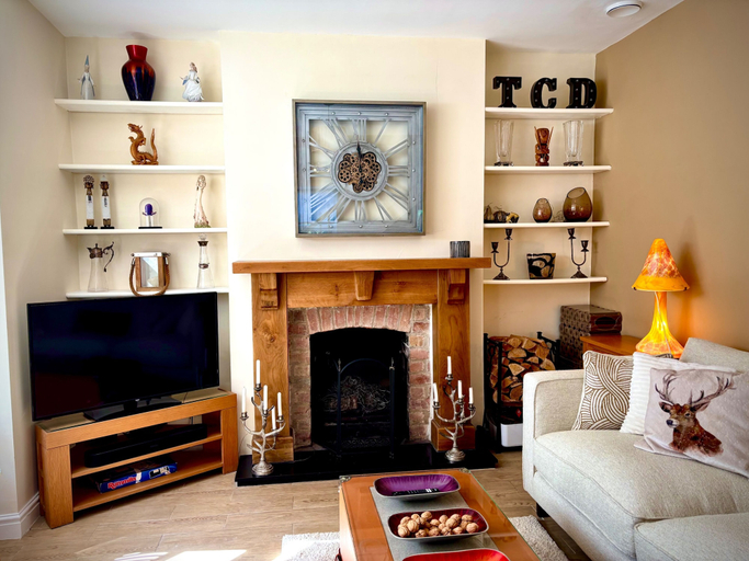 Living area 4, 5 Guests - 2 Bedrooms - Free Parking - 1min Beach, Conwy