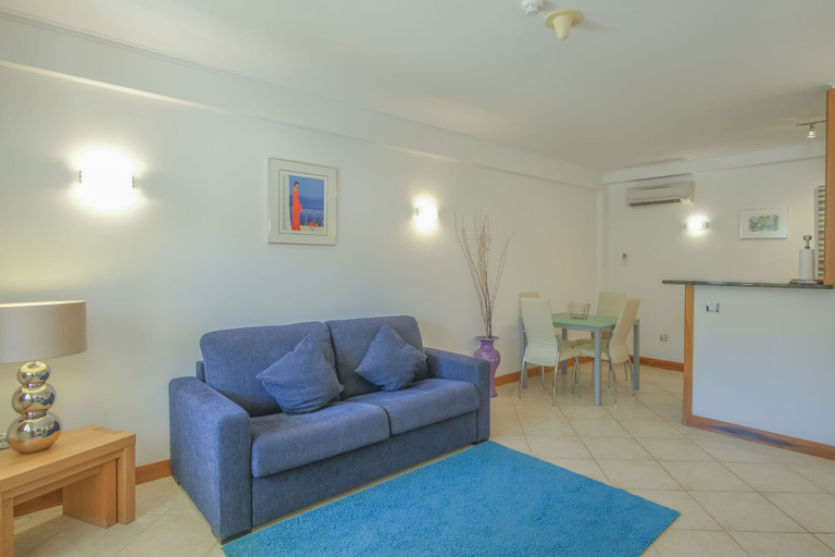 Room 3, Monte Violeta Apt in Lagos, Lagos
