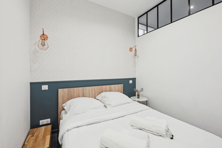 Room 5, Lavie Maison Marais Historic Central, Paris