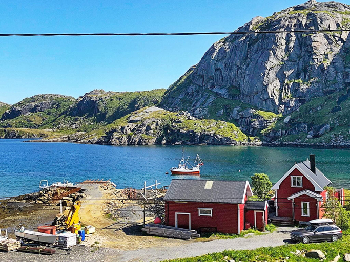 Exterior & Views