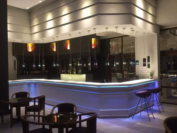 Food & Drinks 5, Mayfair Gardens Apartments