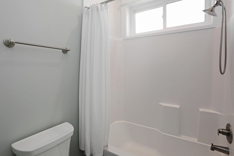 Bathroom 4, Fisherman's Cove, Gulf