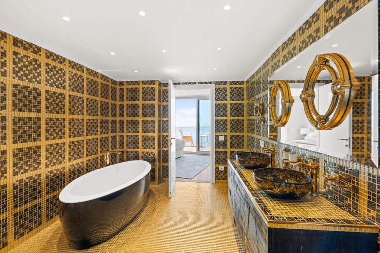 Bathroom 4, La Chevre d'Or, Alpes-Maritimes