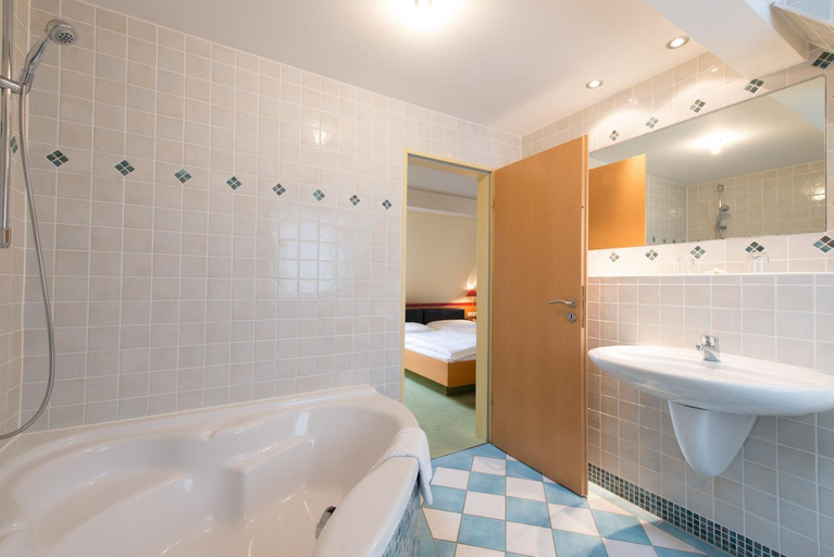 Bathroom 5, Hotel Eisbach, Westerwaldkreis