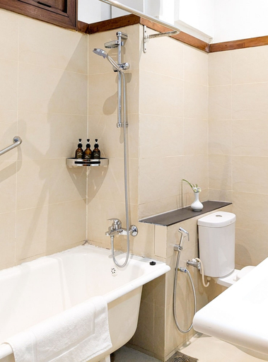 Bathroom 4, King of Kandy Hotel, K.F.G. & G. Korale