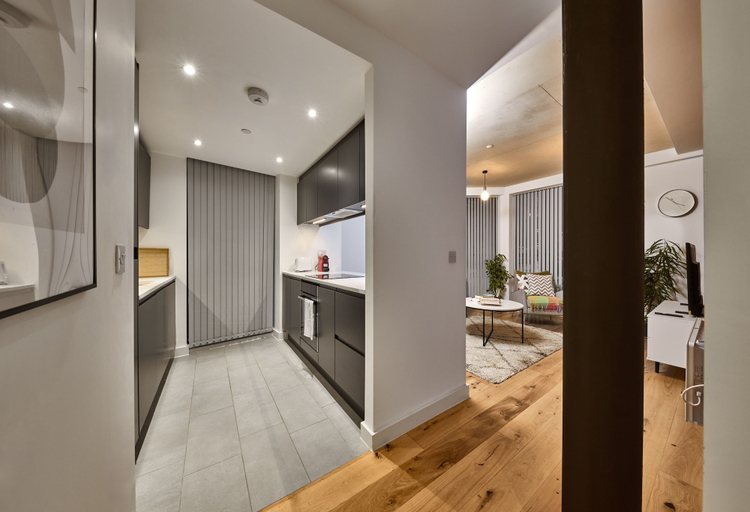 Room 2, Chic Two-bedroom Haven, Manchester