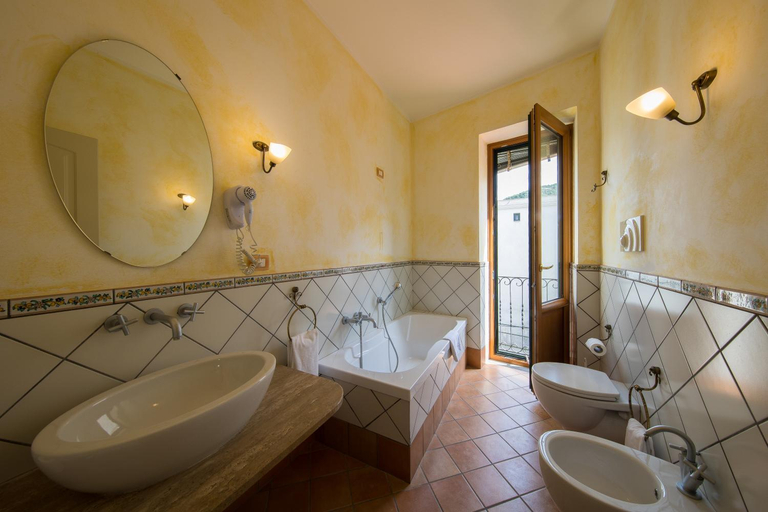 Bathroom 5, Hotel Scapolatiello, Salerno
