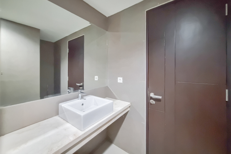 Bathroom 5, Simply Look 1BR Apartment Patraland Amarta By Travelio, Sleman