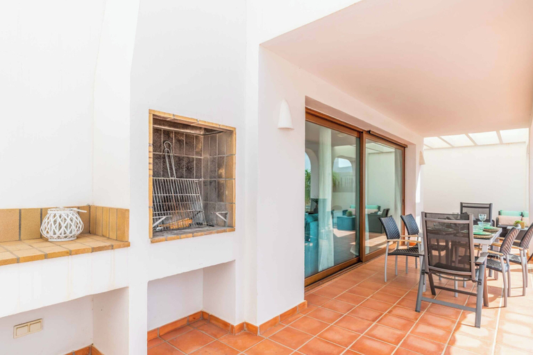 Others 4, Villa Bassetes 14, Alicante