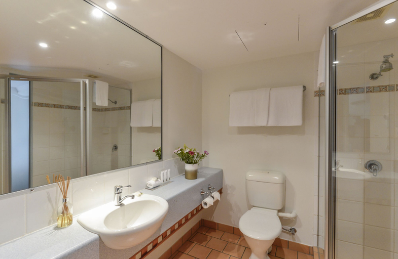 Bathroom 5, Burnett Riverside Hotel, Bundaberg