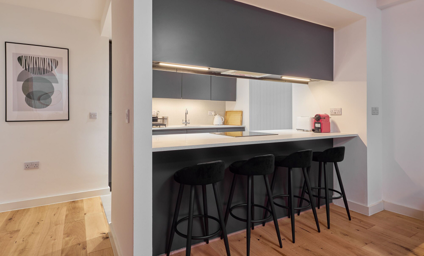 Room 5, Chic Two-bedroom Haven, Manchester