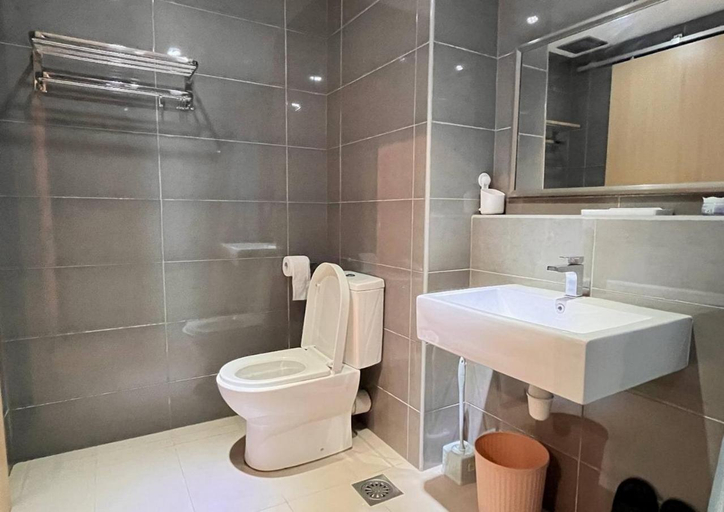 Bathroom 4, Comfy@ Imperium Residence Kuantan Studio Seaview, Kuantan