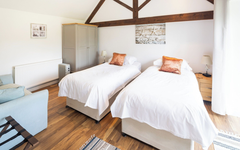 Room 4, Deer Cottage at Rowden Manor - Sleeps 5 & Parking, Wiltshire