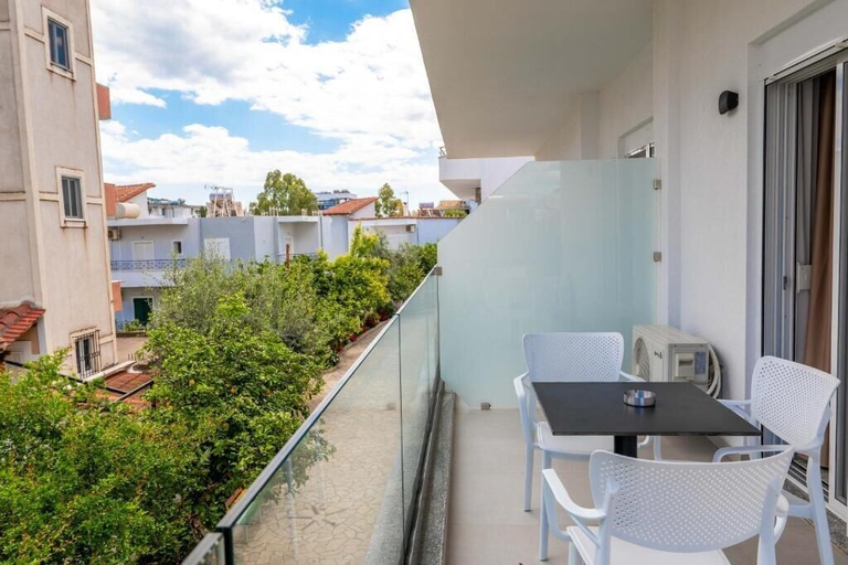 Others 5, Apartments Margarita, Sarandës
