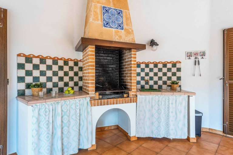 Others 5, Villa Juana Blanes, Baleares