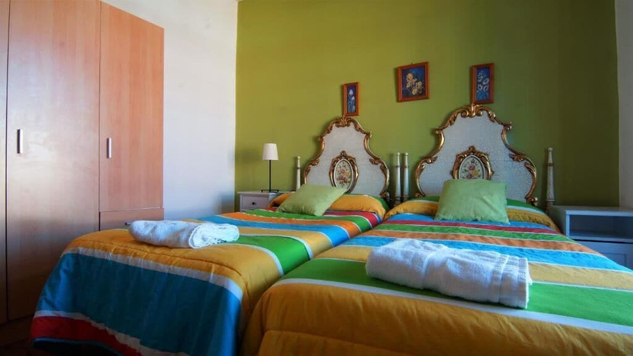 Bedroom 4, Pensión Sandoval by gaiarooms, León
