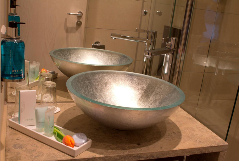 Bathroom 5, Scotty + Emily Hotel Ulm, Sure Hotel Collection by BW, Ulm