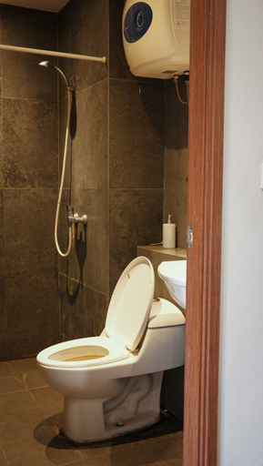 Bathroom 5, 2BR Sudirman Suites Apartment by YourHome, Bandung