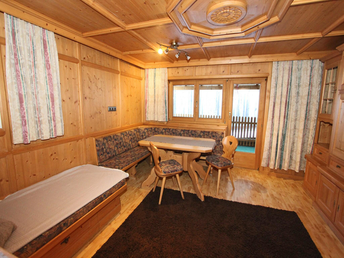 Bedroom 2, Apartment in Kaltenbach near Ski Lift, Schwaz