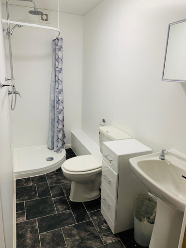 Bathroom 3, Four Oaks Hotel, Conwy