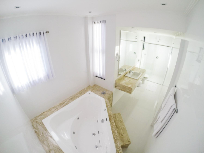 Bathroom 4, Seville Park Hotel, Xanxerê