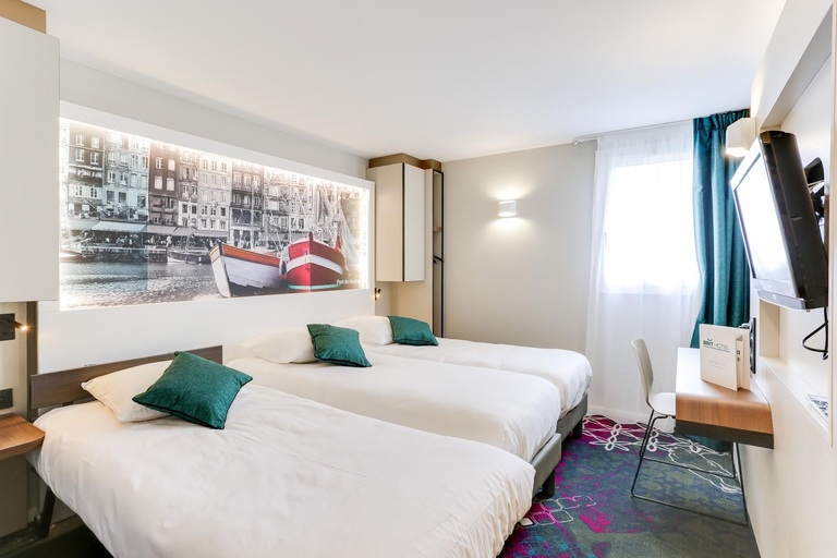 Bedroom 3, Brit Hotel Caen Nord - Mémorial, Calvados