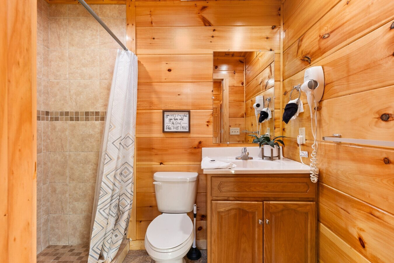 Bathroom, Smokies Couple Getaway, Sevier