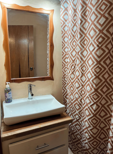 Bathroom 3, D's Inn
