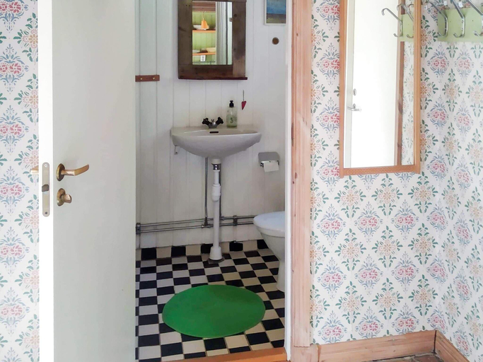 Bathroom 2, person holiday home in FLODA-By Traum, Lerum