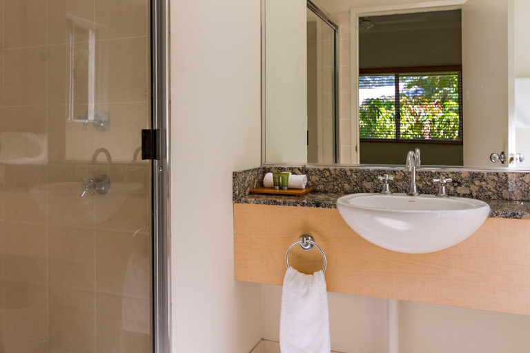 Bathroom, Port Douglas Plantation Resort, Douglas